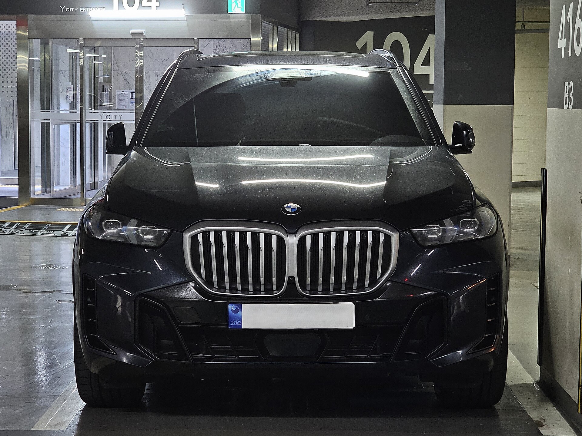 Photograph of the BMW X5 G05 LCI used as a model-family reference