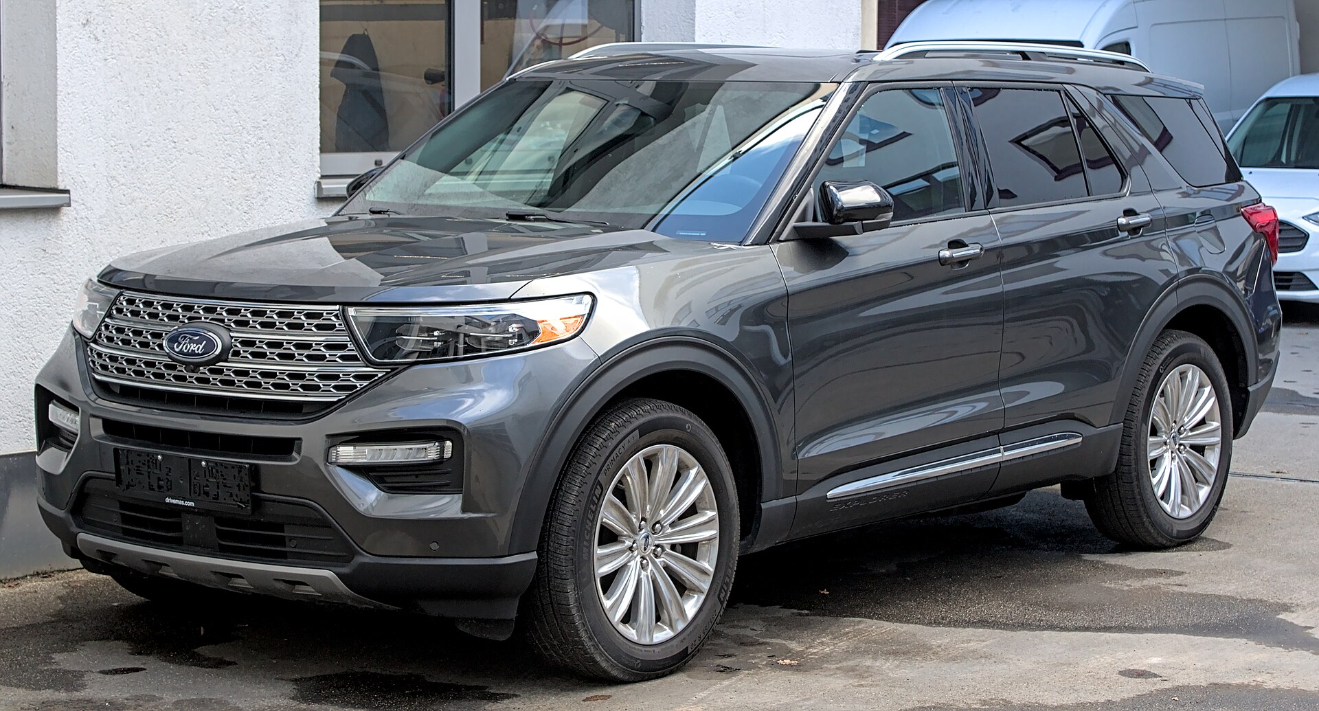 Ford Explorer, official front three-quarter exterior