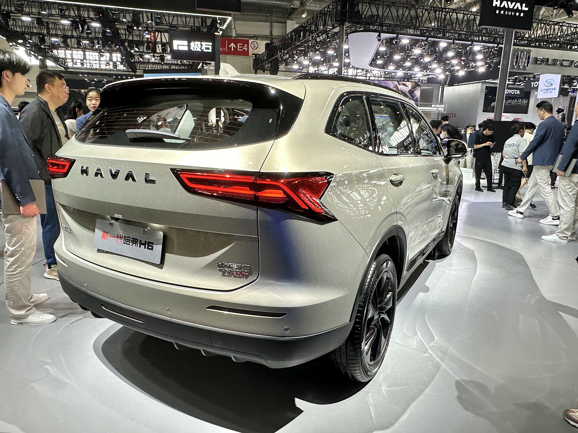GWM HAVAL H6 official front three-quarter exterior