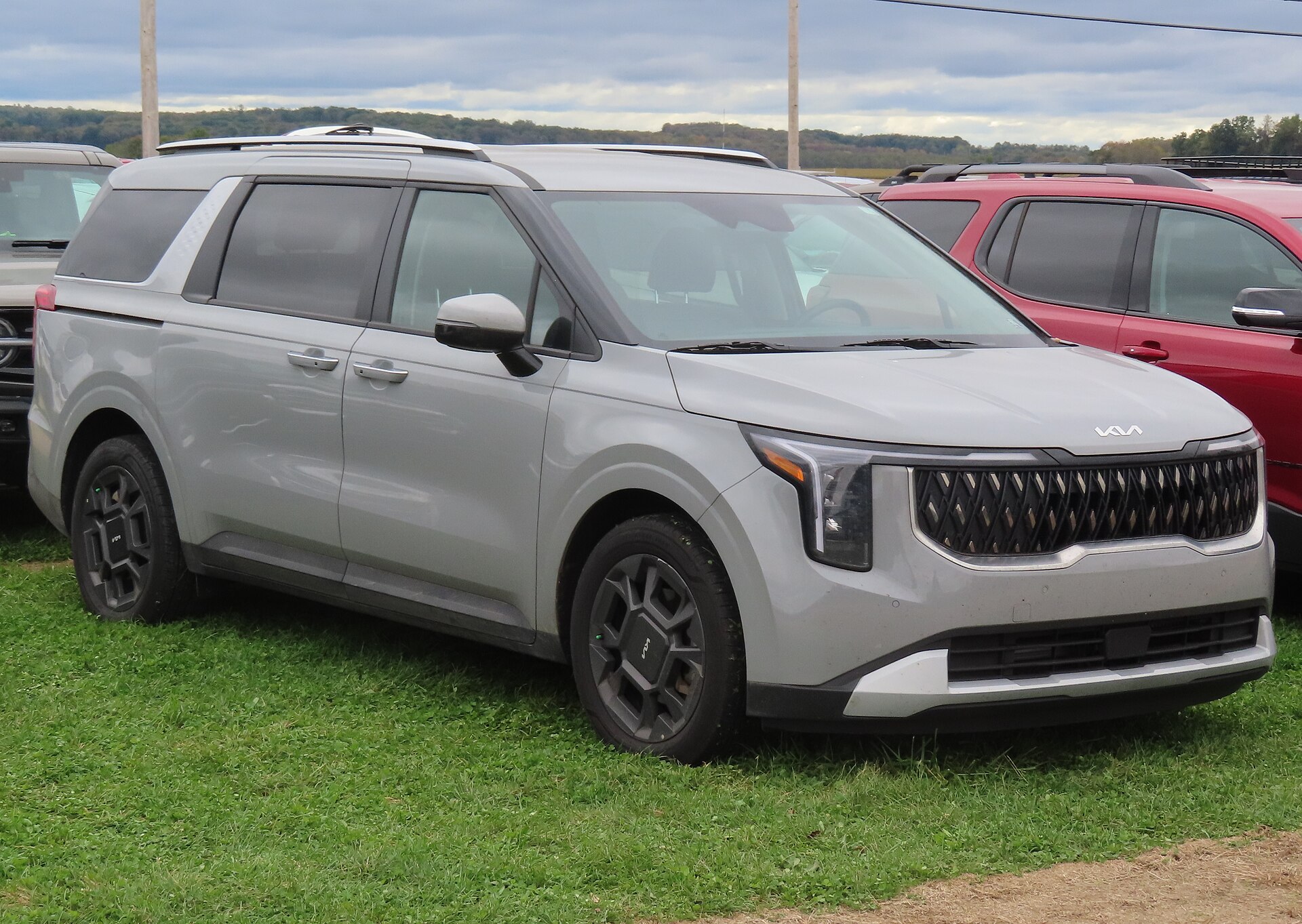 U.S.-market 2026 Kia Carnival in front three-quarter view with powertrain and trim still to be verified