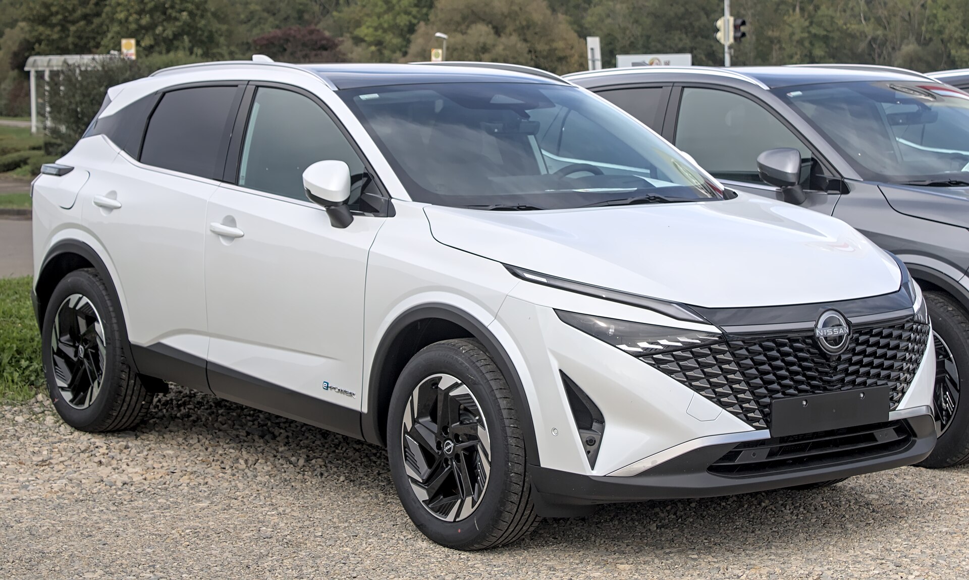 Nissan Qashqai profile comparing UK mild-hybrid and e-POWER export requirements