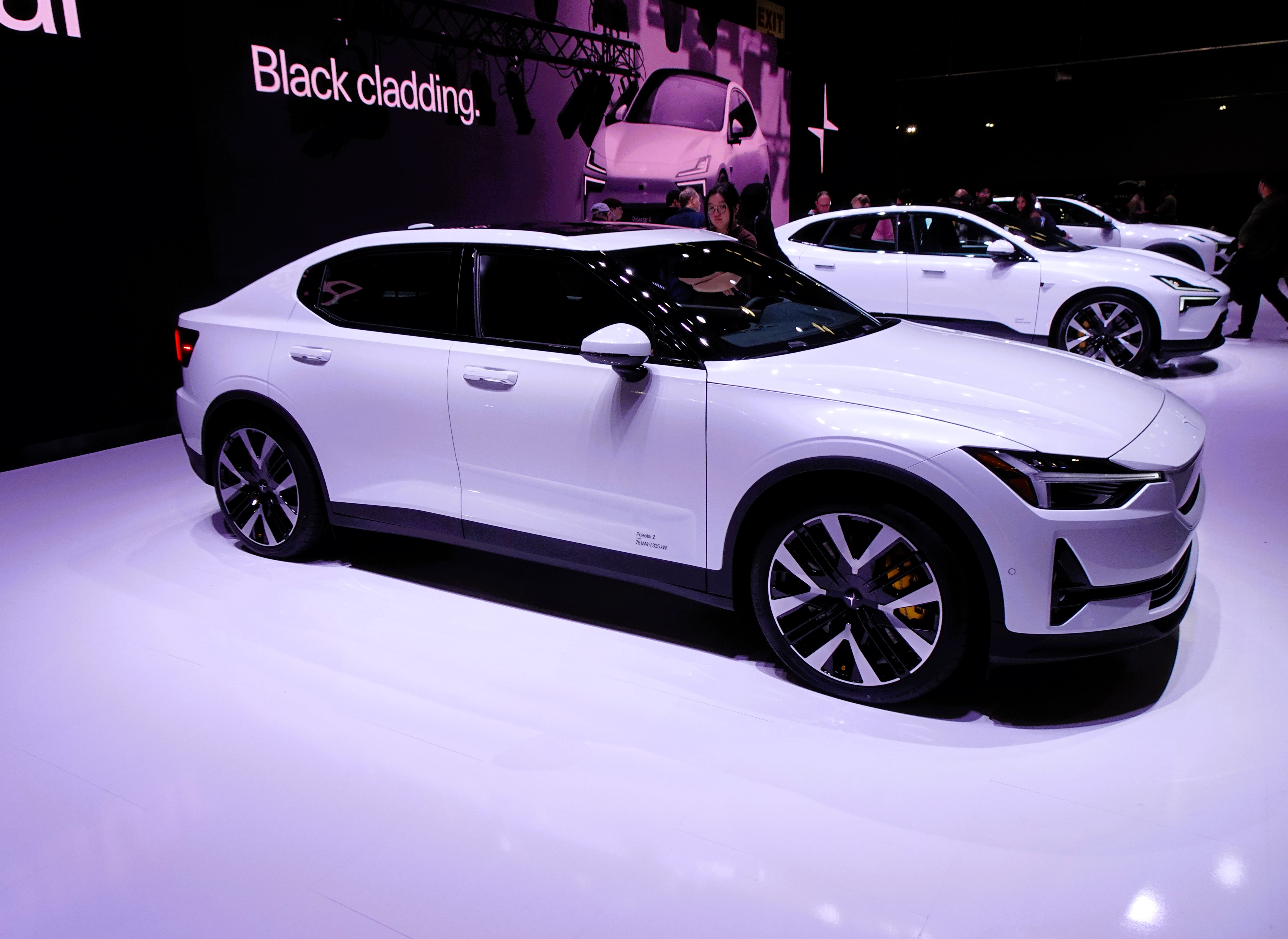 ภาพอ้างอิงตระกูลรุ่น Polestar 2 โปรดตรวจสอบรุ่นย่อยและอุปกรณ์ของรถที่เสนอขายจาก VIN