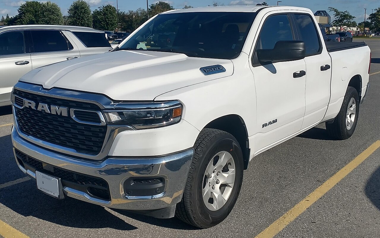 Referenzbild der Modellfamilie Ram 1500 DT; die genaue Konfiguration des angebotenen Fahrzeugs ist anhand der VIN zu prüfen