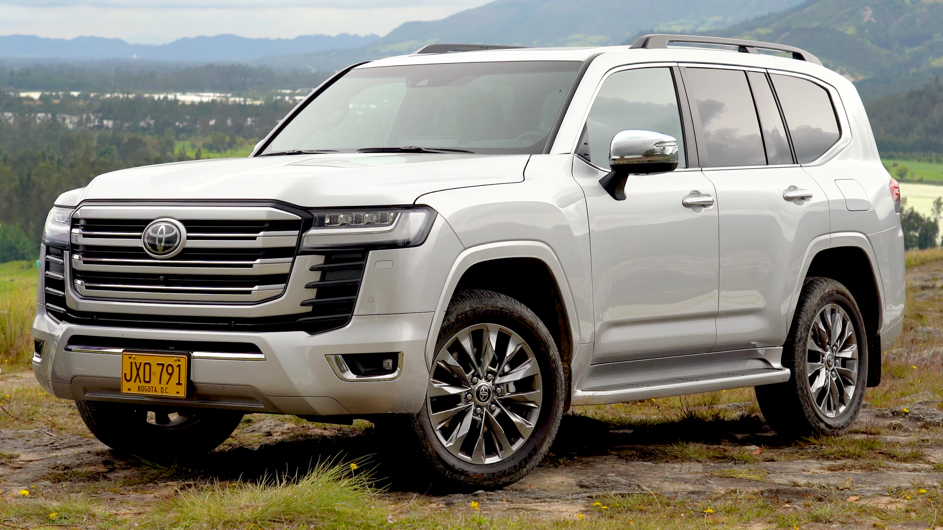 Toyota Land Cruiser 300 2026 official exterior front three-quarter view